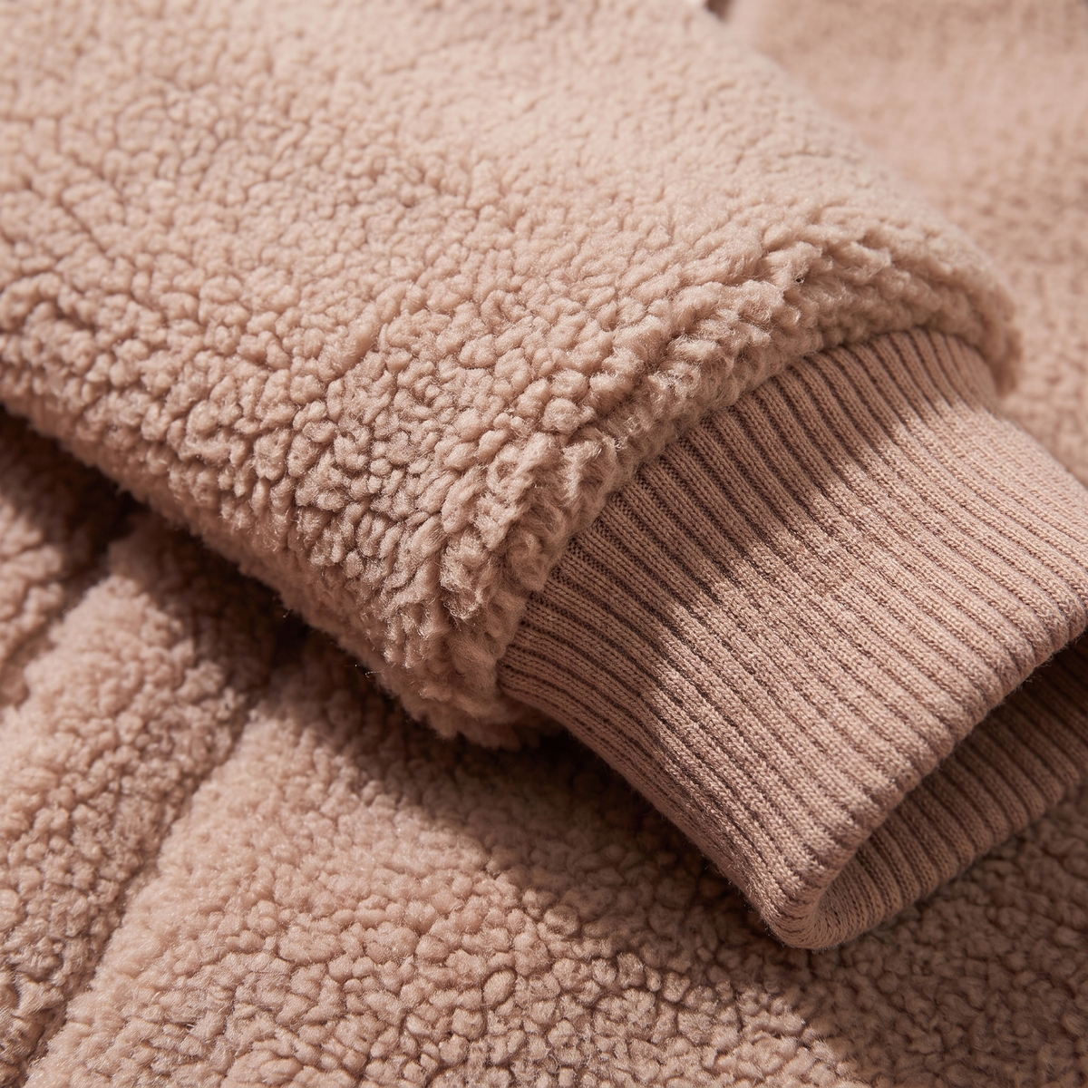 Amelie – sweter z dekoltem w serek, luźny krój