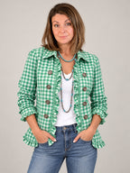 Modelka prezentuje Claudia | Plisowana kurtka w kratkę gingham z guzikami