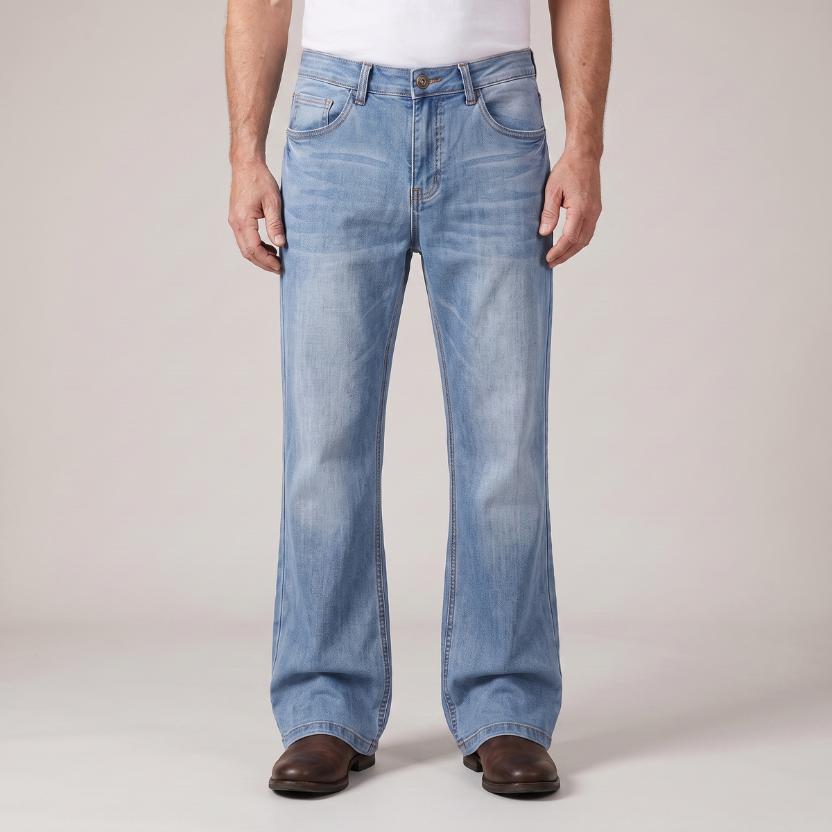 MĘSKIE JEANSY Z ROZSZERZANĄ NOGAWKĄ (BOOT CUT)