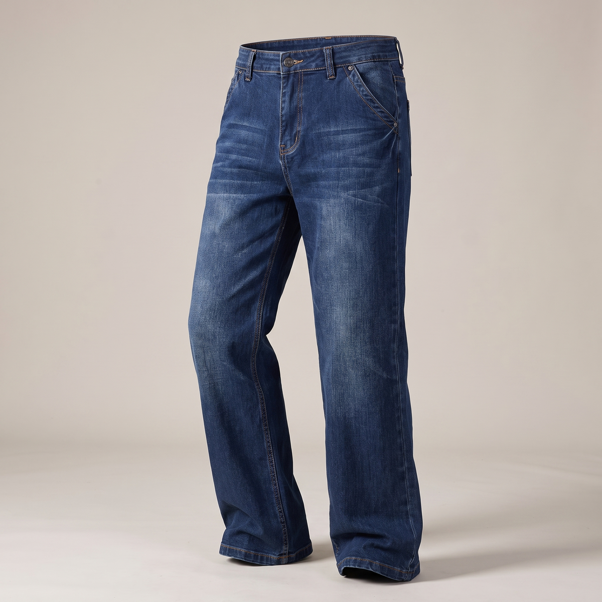 MĘSKIE JEANSY Z ROZSZERZANĄ NOGAWKĄ (BOOT CUT)